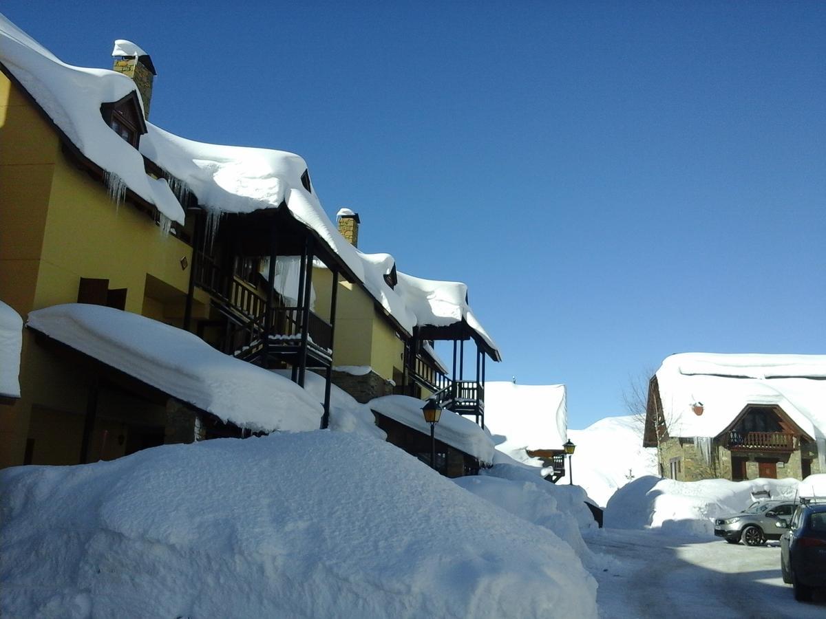 Apartamentos Tanau Baqueira Beret Exterior foto