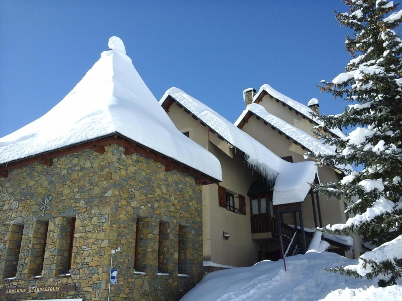 Apartamentos Tanau Baqueira Beret Exterior foto